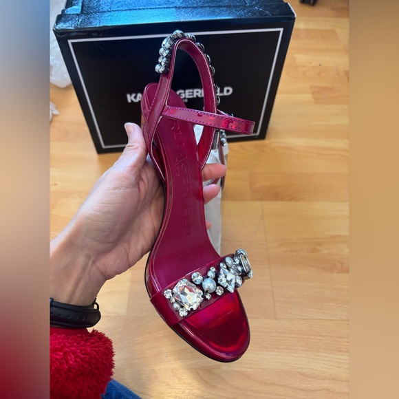 Karl lagerfeld Claude Embellished
Sandal NWT - Picture 14 of 15